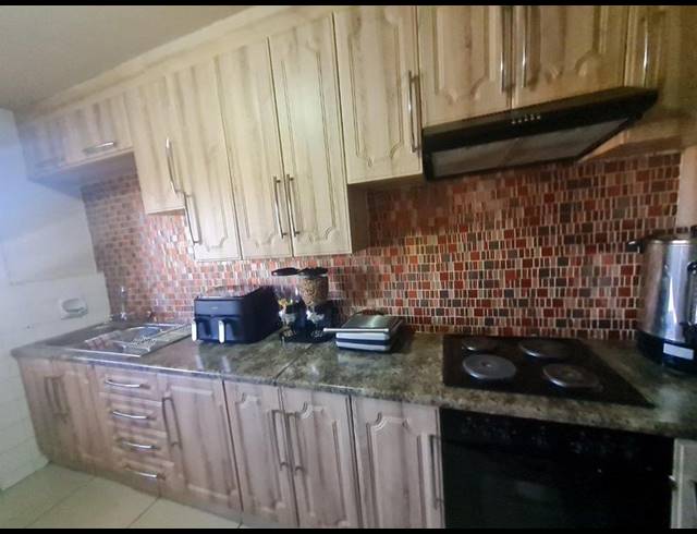 2 BEDROOM APARTMENT FOR SALE IN VANDERBIJLPARK CE 2..